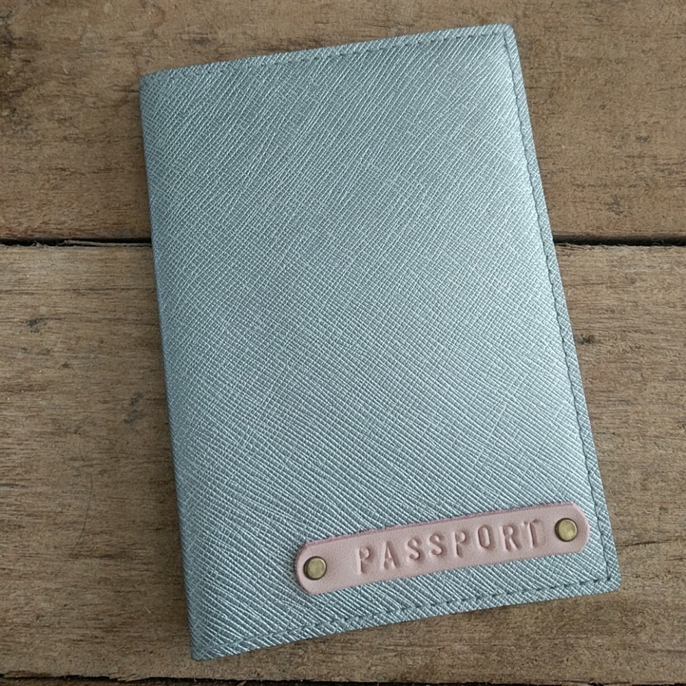 Textured silver travel wallet | passport holder